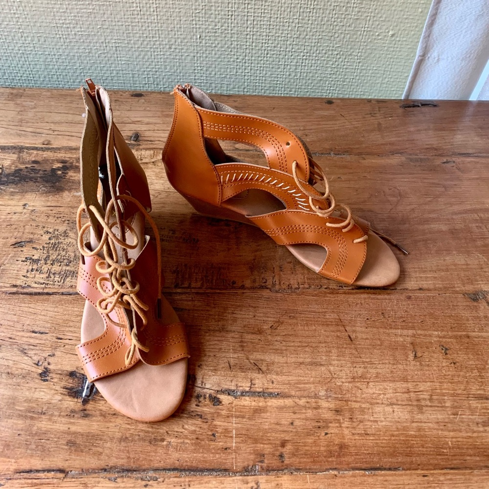 ETC New Carmel Lace Front Wedge Shoes
